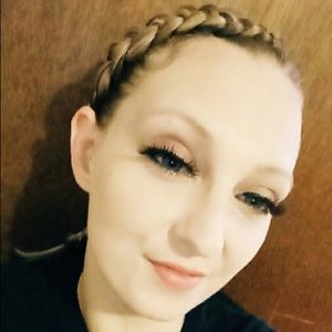 Meet your Posher, Angelia